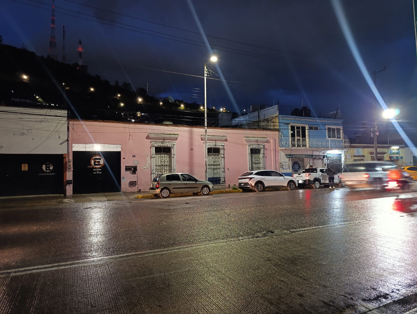 🏛️ Casona barroca con 3 casas + 2 locales sobre avenida | 460 m² | Cerca del Hotel Primavera